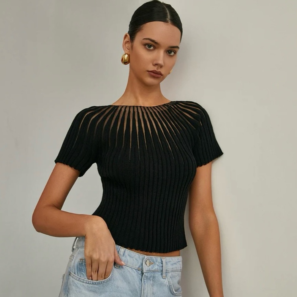 Plain short sleeve knit top